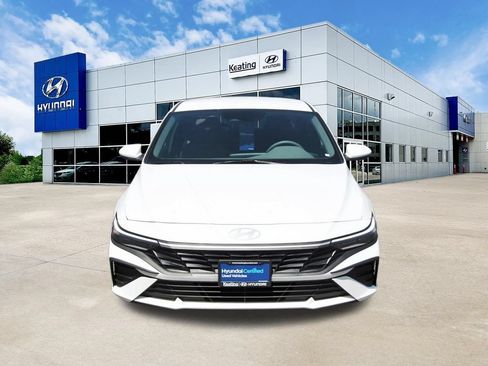 Certified 2026 Hyundai Elantra SE FWD image 2