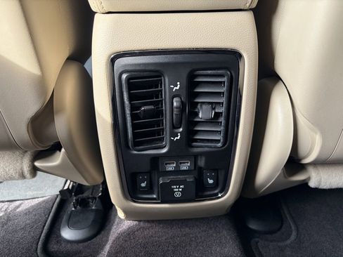 Used 2018 Jeep Grand Cherokee Limited w/ Luxury Group II image 19