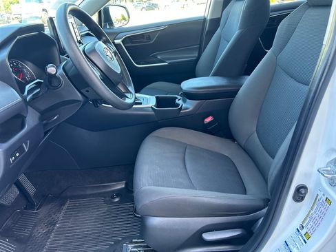 Certified 2022 Toyota RAV4 LE AWD/4WD image 10