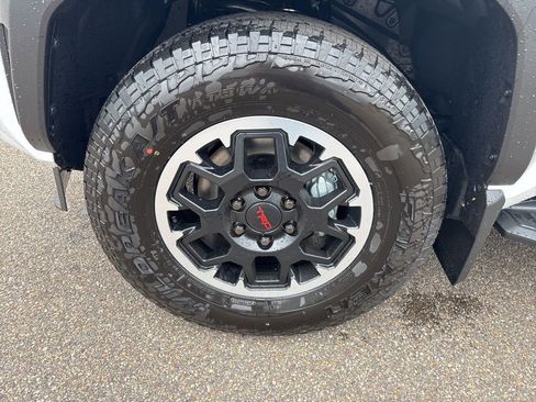 Used 2026 Toyota 4Runner TRD Off-Road Premium AWD/4WD image 11