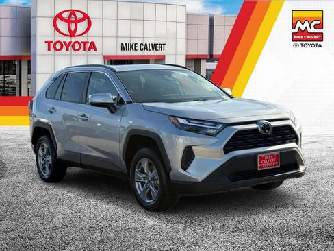 Used 2025 Toyota RAV4 LE AWD/4WD image 7