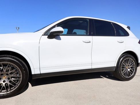 Used 2018 Porsche Cayenne Platinum Edition image 35