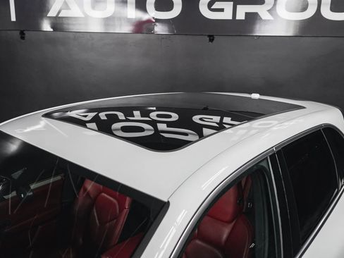 Used 2015 Porsche Cayenne Turbo image 8