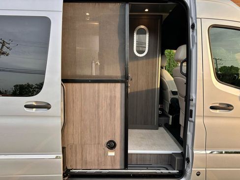 Used 2019 Mercedes-Benz Sprinter 2500 image 23