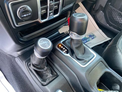 Used 2021 Jeep Gladiator Sport image 18