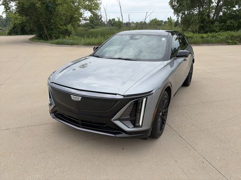 Used 2025 Cadillac Lyriq Sport w/ LPO, Floor Liner Package AWD/4WD image 2