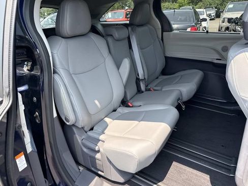 Used 2021 Toyota Sienna XLE w/ XLE Plus Package FWD image 11