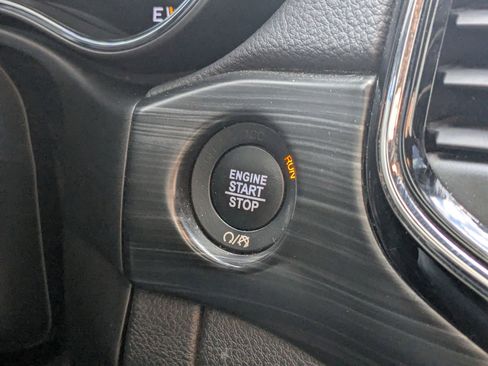 Used 2020 Jeep Grand Cherokee Laredo image 19