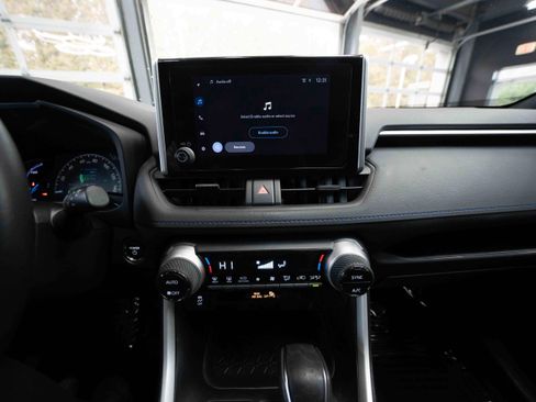 Used 2023 Toyota RAV4 SE image 17