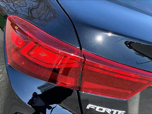 Used 2023 Kia Forte LXS w/ LXS Technology Package image 25