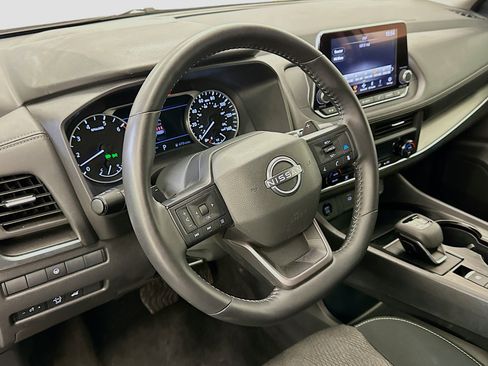 Used 2025 Nissan Rogue SV image 18