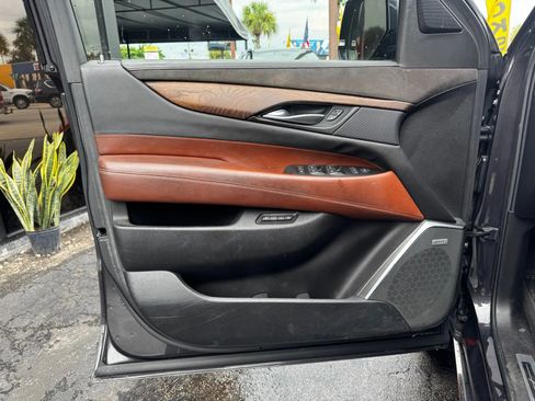 Used 2015 Cadillac Escalade Premium RWD image 10