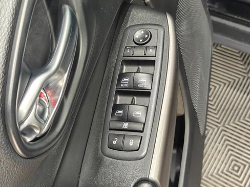 Used 2019 Jeep Cherokee Latitude Plus w/ Comfort/Convenience Group AWD/4WD image 49