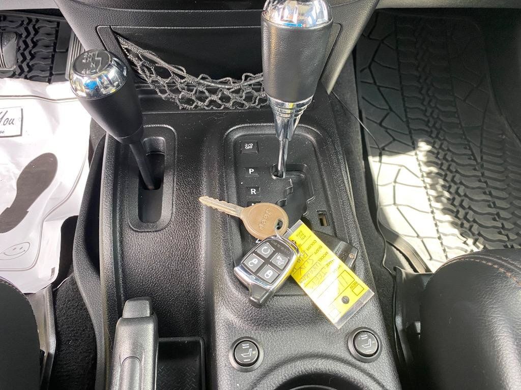 Used 2011 Jeep Wrangler Unlimited Sport w/ Connectivity Group AWD/4WD image 30
