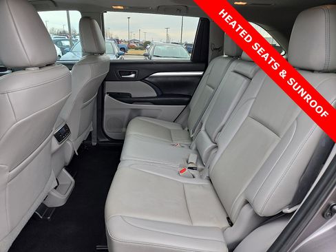Used 2019 Toyota Highlander XLE image 11