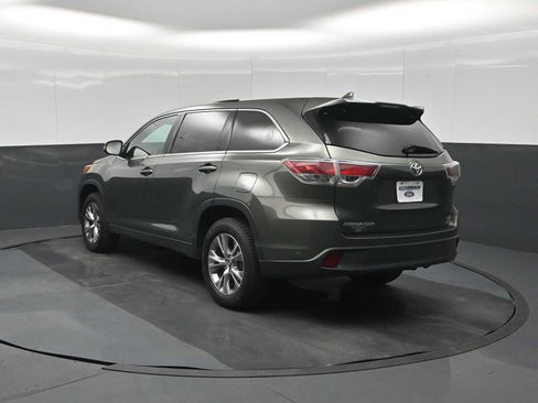 Used 2016 Toyota Highlander Plus FWD image 6
