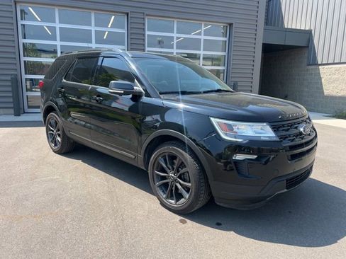 Used 2018 Ford Explorer XLT w/ Equipment Group 202A AWD/4WD image 3