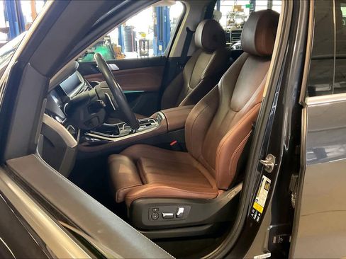 Used 2020 BMW X7 xDrive40i w/ Premium Package AWD/4WD image 7