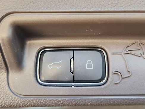 Used 2023 Ford Explorer Platinum w/ Premium Technology Package image 38