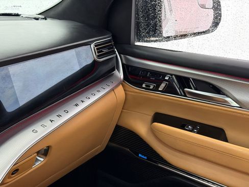 Used 2023 Jeep Grand Wagoneer Series III image 34