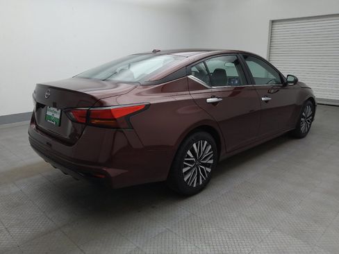 Used 2025 Nissan Altima 2.5 SV FWD image 9