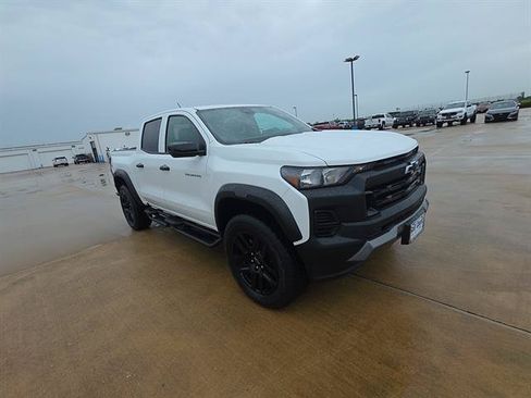 Used 2024 Chevrolet Colorado Trail Boss w/ Advanced Trailering Package AWD/4WD image 6