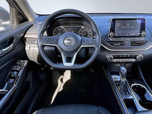 Used 2023 Nissan Altima 2.5 SV FWD image 5
