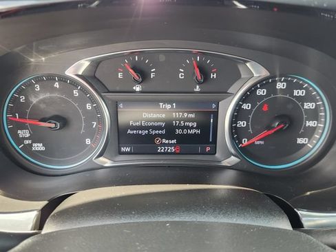 Used 2023 Chevrolet Traverse RS FWD image 15