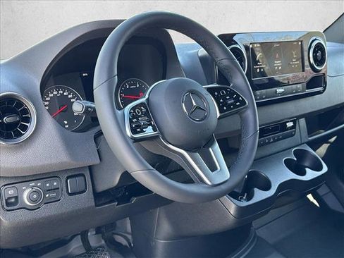 Used 2024 Mercedes-Benz Sprinter 2500 image 10
