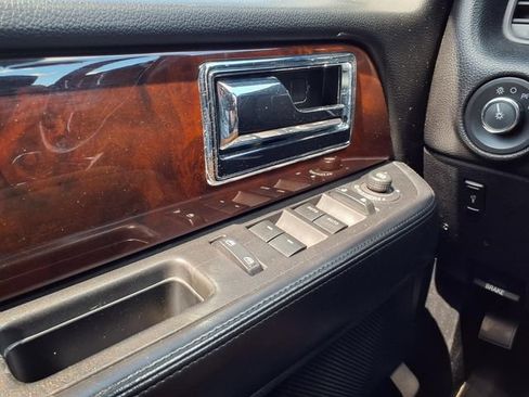 Used 2016 Lincoln Navigator L Select AWD/4WD image 22