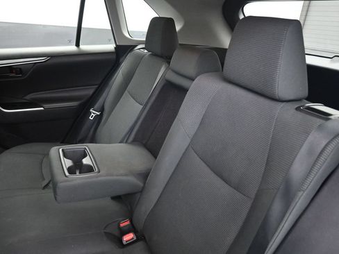 Used 2021 Toyota RAV4 LE FWD image 22