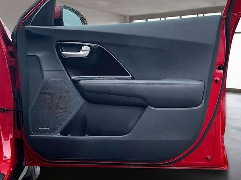 Used 2018 Kia Niro EX w/ EX Premium Package image 28