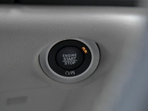Used 2023 Chrysler Pacifica Touring-L FWD image 30