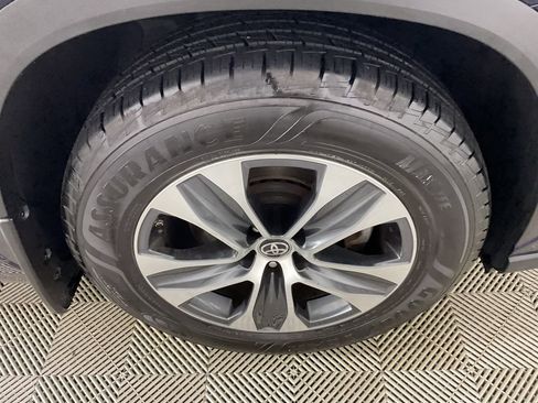 Used 2022 Toyota Highlander XLE image 11