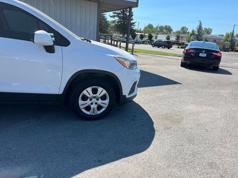 Used 2018 Chevrolet Trax LS FWD image 15