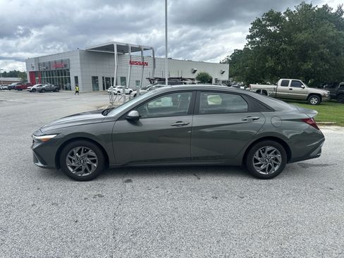 Used 2024 Hyundai Elantra SEL FWD image 8
