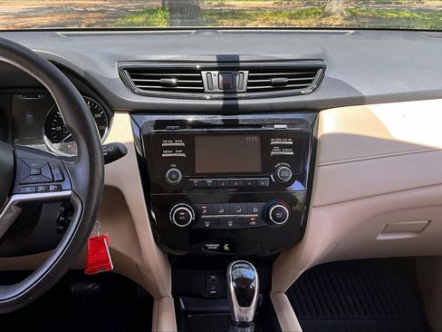 Used 2017 Nissan Rogue S w/ S Appearance Package image 9