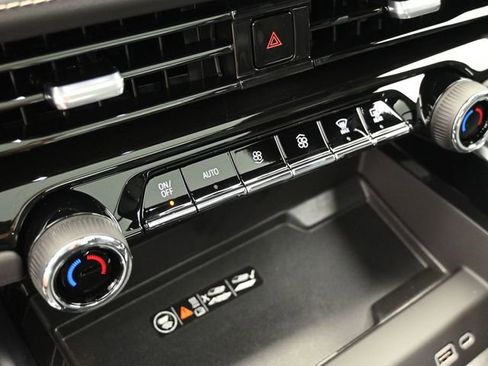 New 2025 Chevrolet Suburban Premier w/ Sun And Tow Package image 34