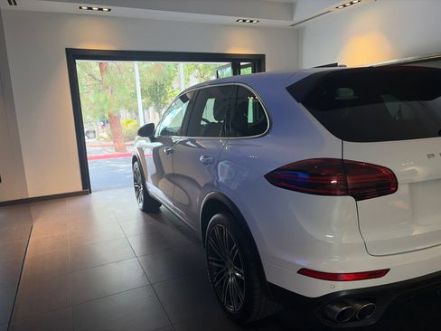 Used 2016 Porsche Cayenne S AWD/4WD image 6