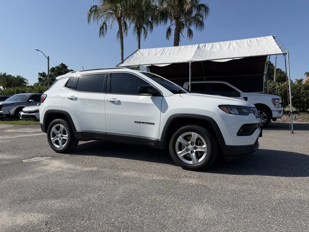 Used 2023 Jeep Compass Latitude AWD/4WD image 2