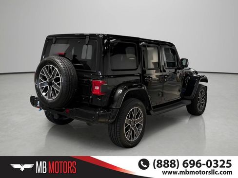 Used 2022 Jeep Wrangler Unlimited Sahara AWD/4WD image 5