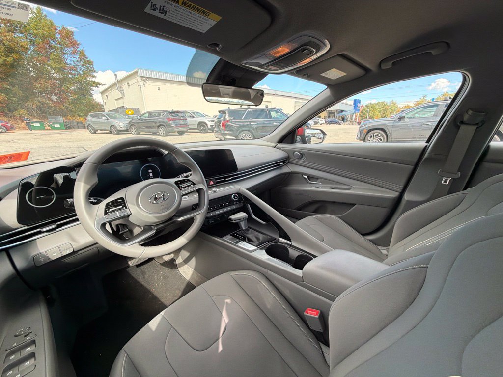 Used 2023 Hyundai Elantra SEL w/ Convenience Package FWD image 9