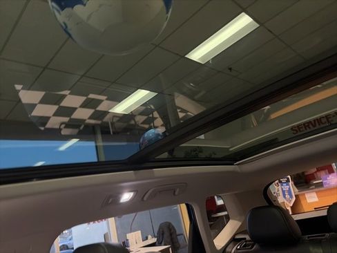 Certified 2025 Volkswagen Taos SE image 30