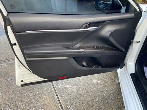 Used 2021 Toyota Camry SE image 18