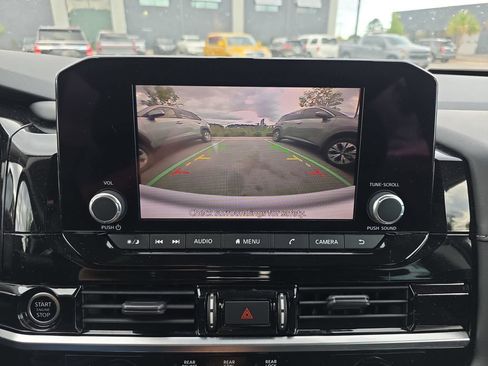 Used 2023 Nissan Pathfinder SV FWD image 9