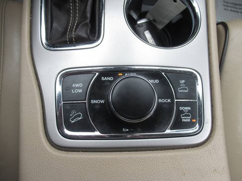 Used 2018 Jeep Grand Cherokee Overland AWD/4WD image 30