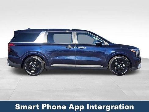 Used 2025 Kia Carnival image 9