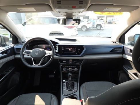 Used 2024 Volkswagen Taos SE image 21