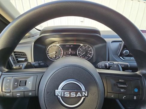 Used 2024 Nissan Rogue SV image 25