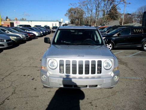 Used 2009 Jeep Patriot Limited w/ Sun/Sound Group image 3